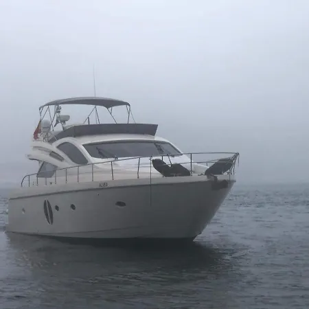 Πλωτό κατάλυμα R54 Premium Yacht