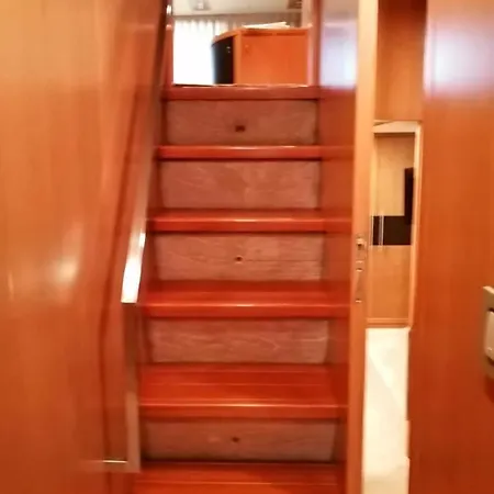 Πλωτό κατάλυμα R54 Premium Yacht Βίγκο